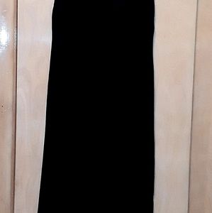 Black sleeveless dress